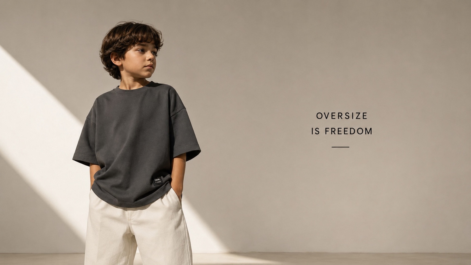 Menino com camiseta grafite oversized da NORU Kids
